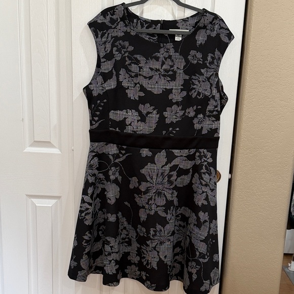 Aa Studio Dresses & Skirts - AA Studio Floral and hound tooth Black and Gray Dress size 18